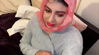 arabian knockout carrying out blowjob